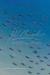 Image du Maroc Professionnelle de  Vue aérienne du port de pêche d'Asilah, ville du nord du Maroc sur l'océan Atlantique à 40 km au sud de Tanger, Vendredi 9 Août 2002.(Photo / Abdeljalil Bounhar)




